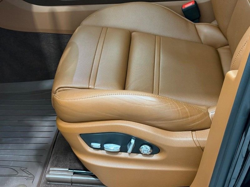 Certified 2021 Porsche Cayenne E-Hybrid AWD/4WD image 28