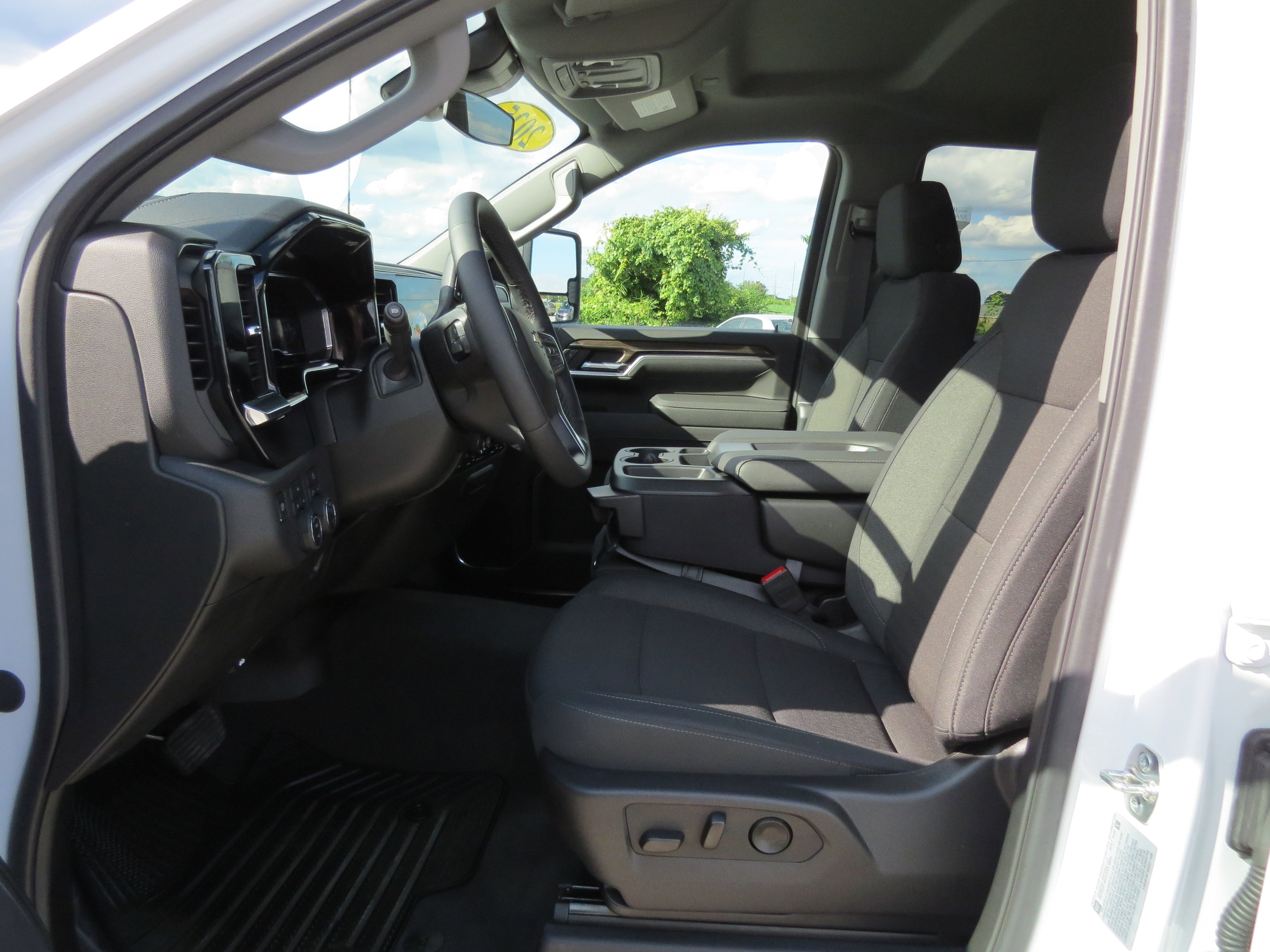 Used 2025 Chevrolet Silverado 2500 LT w/ Convenience Package AWD/4WD image 18