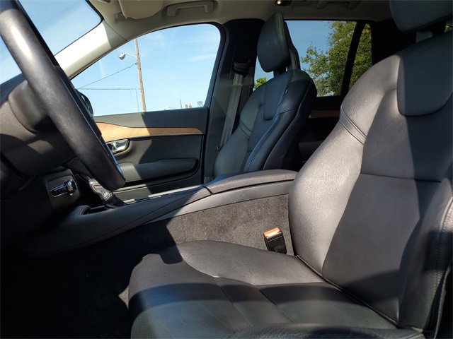 Used 2021 Volvo XC90 T6 Momentum w/ Advanced Package image 26