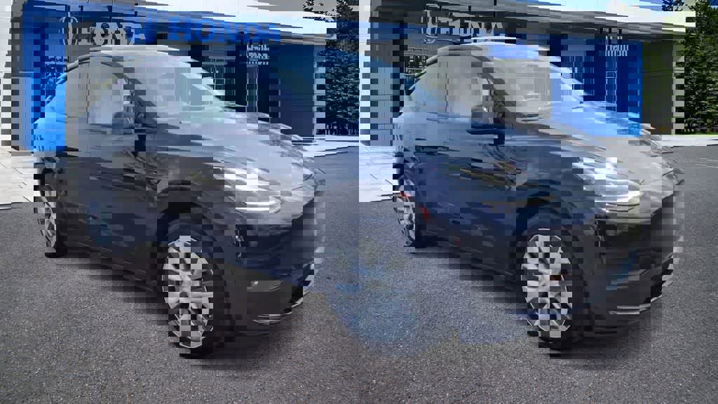 Used 2023 Tesla Model Y Long Range image 2