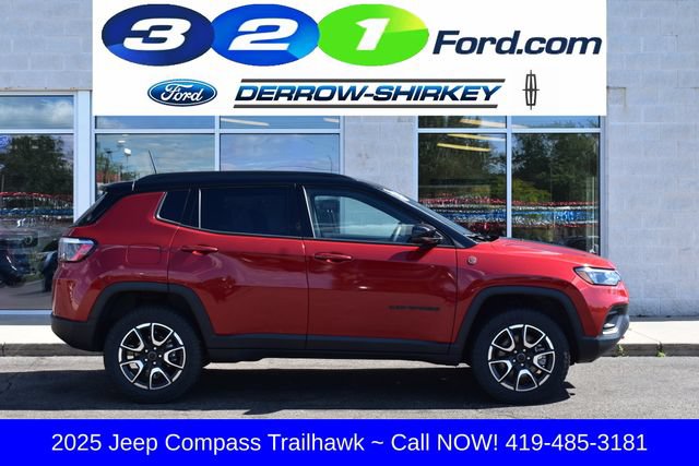 Used 2025 Jeep Compass Trailhawk AWD/4WD image 3