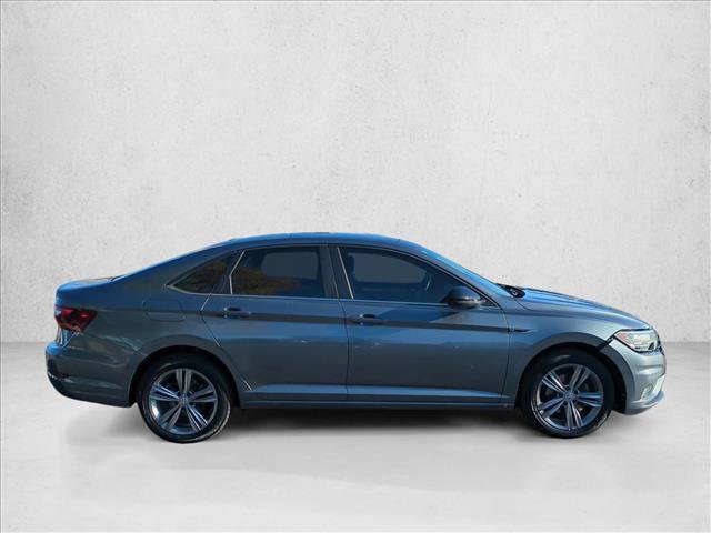 Used 2019 Volkswagen Jetta R-Line w/ R-Line Cold Weather Package FWD image 4