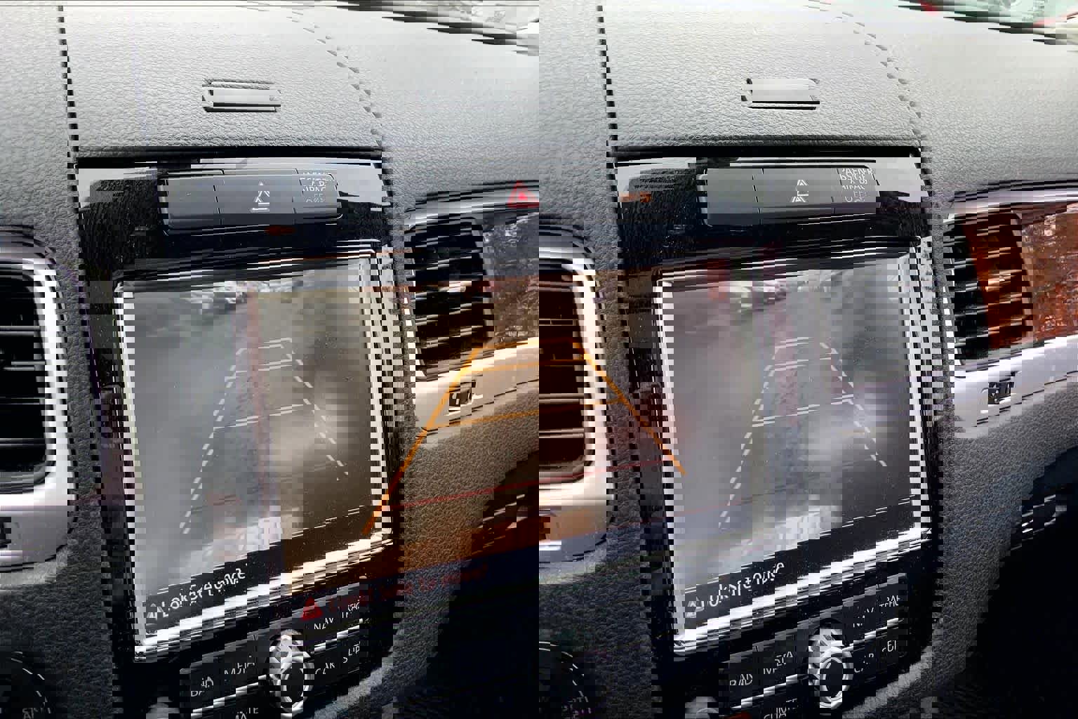 Used 2014 Volkswagen Touareg TDI image 27