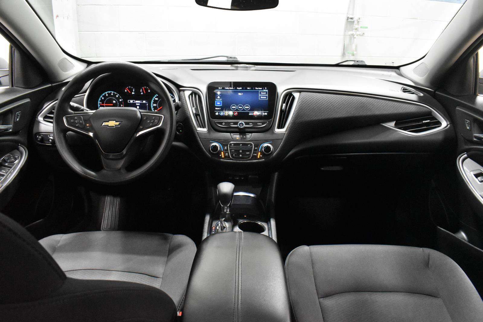 Used 2024 Chevrolet Malibu LT FWD image 5