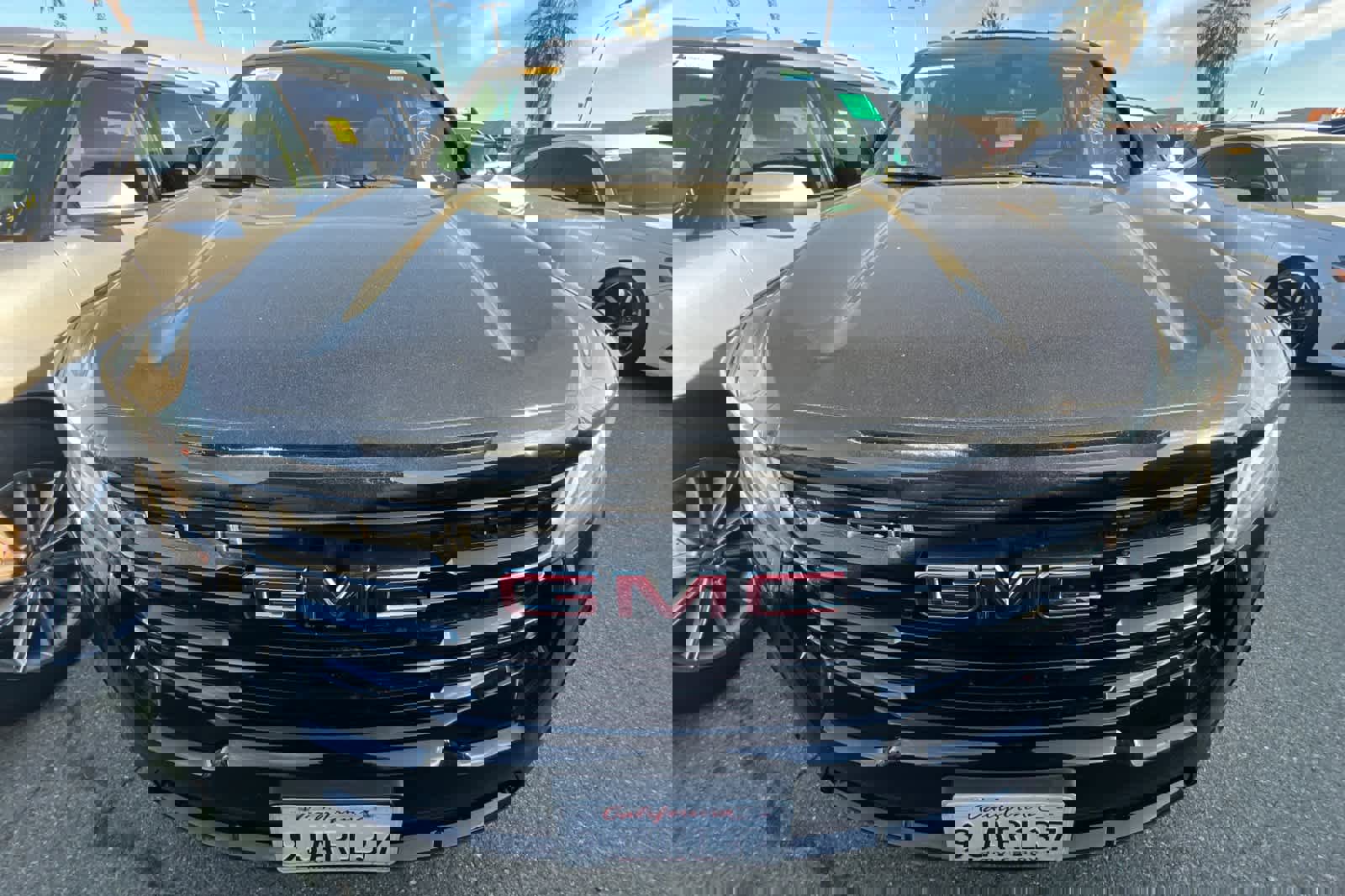 Used 2023 GMC Acadia SLE w/ Elevation Edition image 2