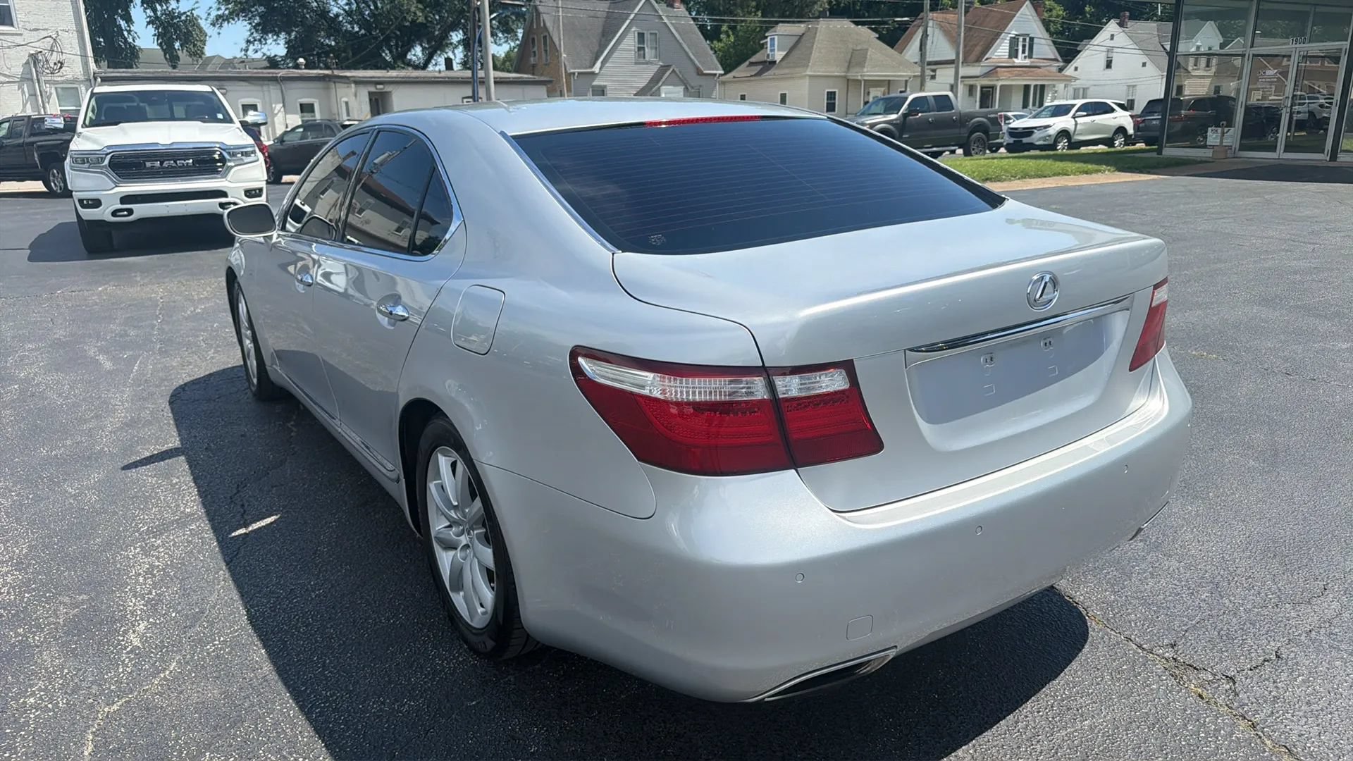 Used 2007 Lexus LS 460 w/ Comfort Pkg RWD image 7