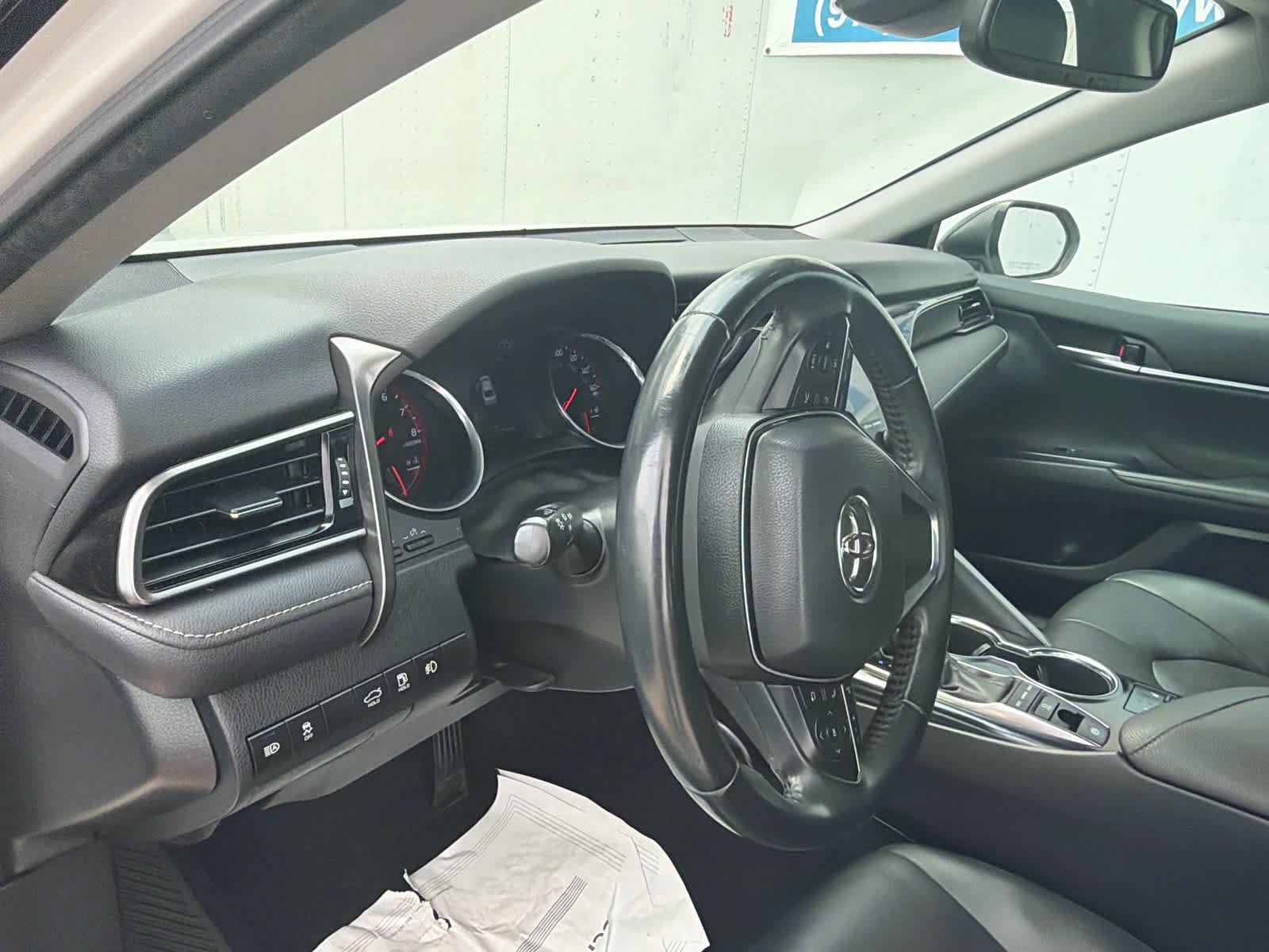 Used 2020 Toyota Camry XSE FWD image 21