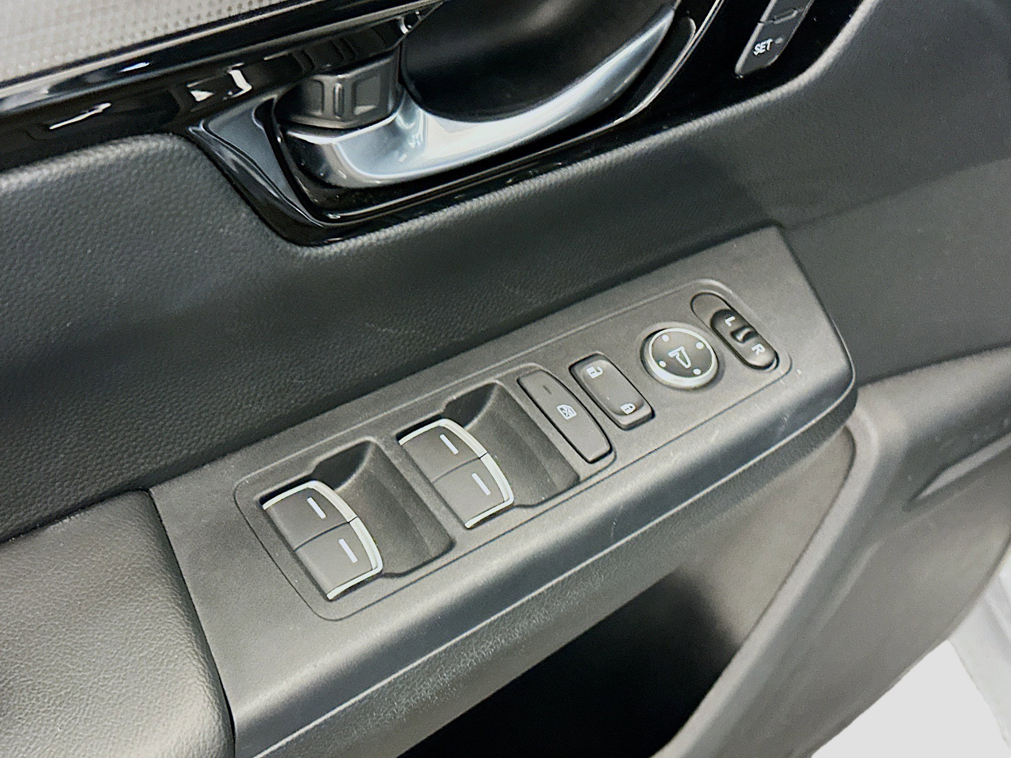 Used 2025 Honda CR-V EX-L image 15