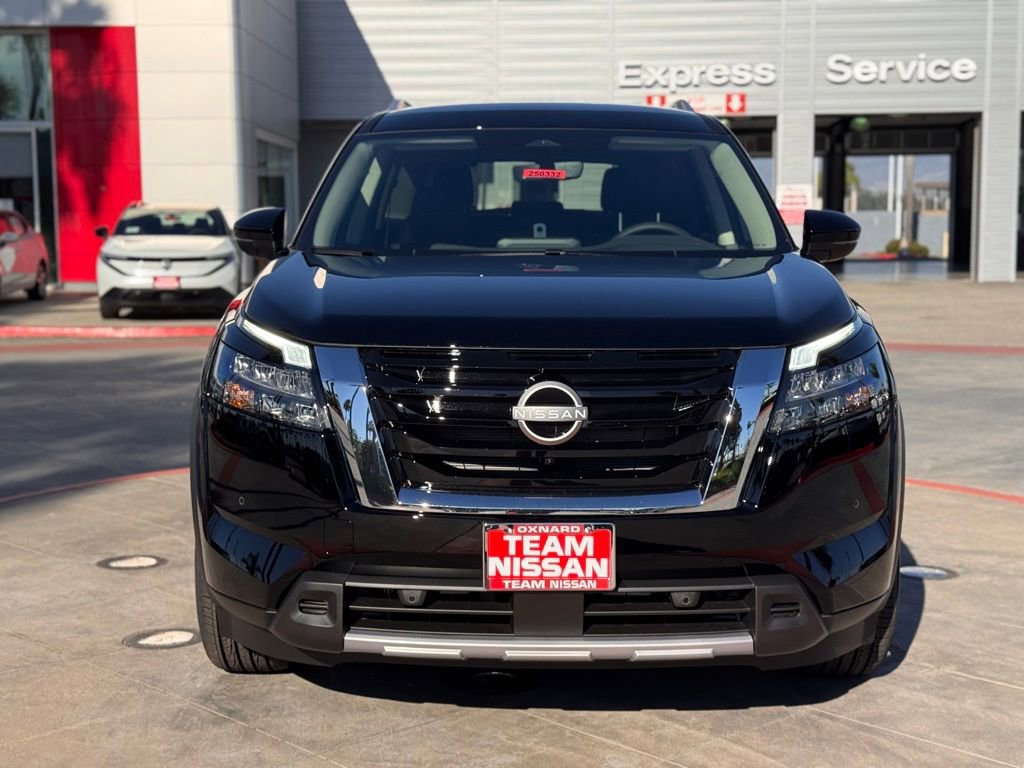 New 2025 Nissan Pathfinder SL image 3