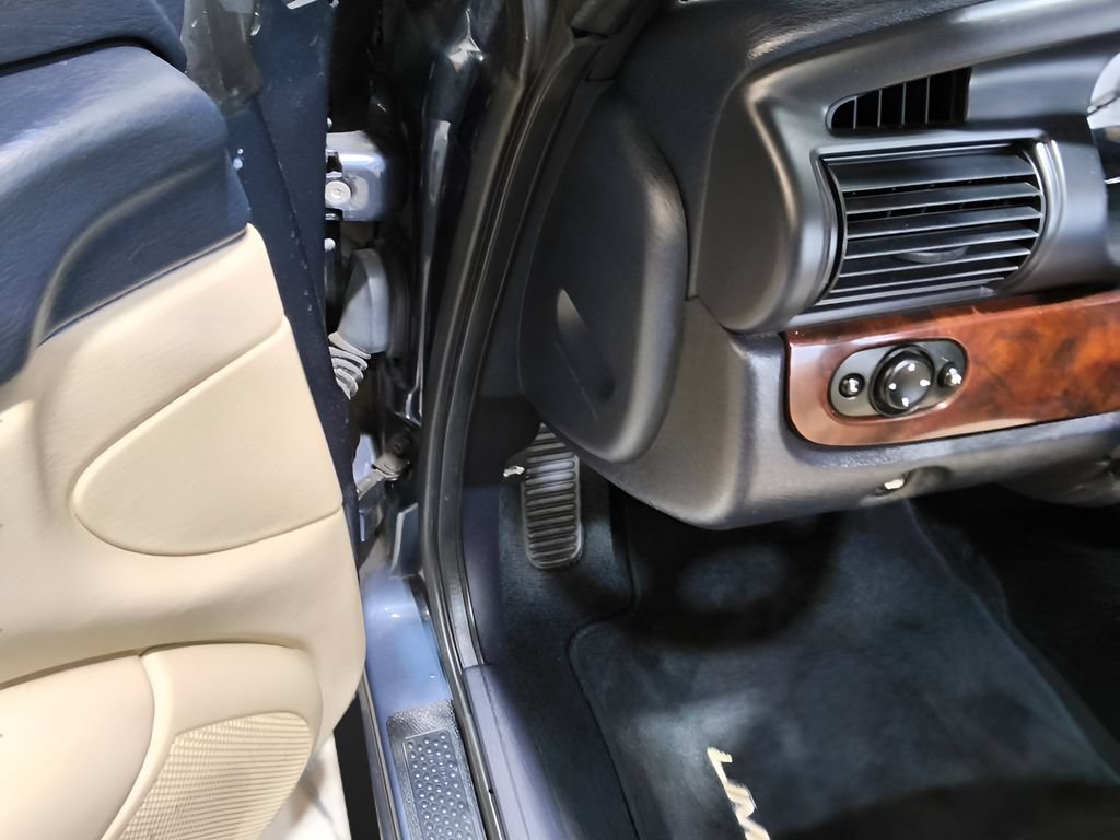 Used 2002 Chrysler Sebring Limited FWD image 21