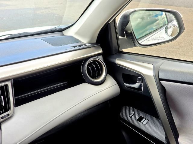 Used 2015 Toyota RAV4 XLE AWD/4WD image 24