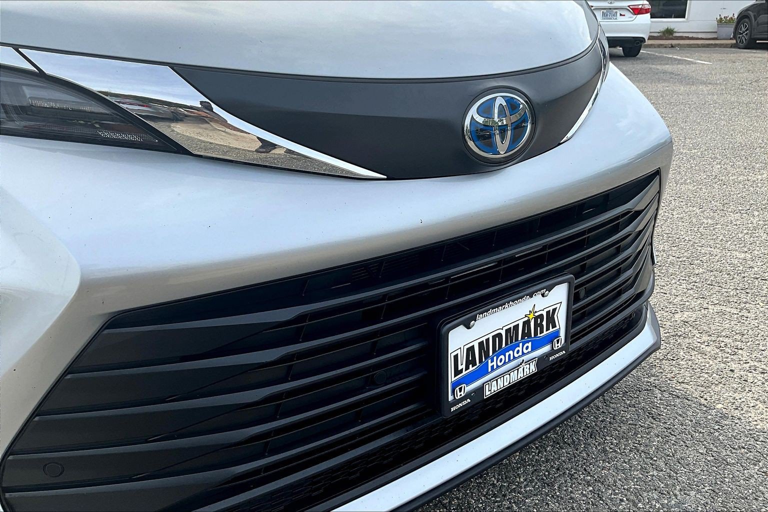 Used 2025 Toyota Sienna XLE FWD image 31