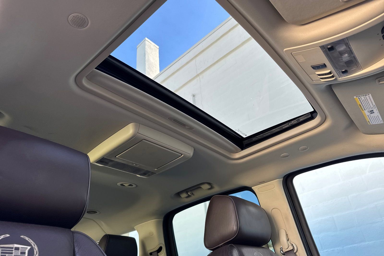 Used 2011 Cadillac Escalade ESV Platinum image 22