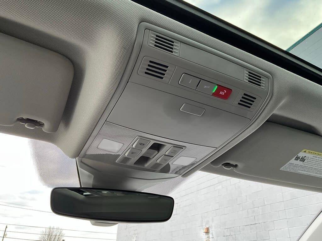 Certified 2023 Volkswagen Jetta SE w/ Panoramic Sunroof Package image 16