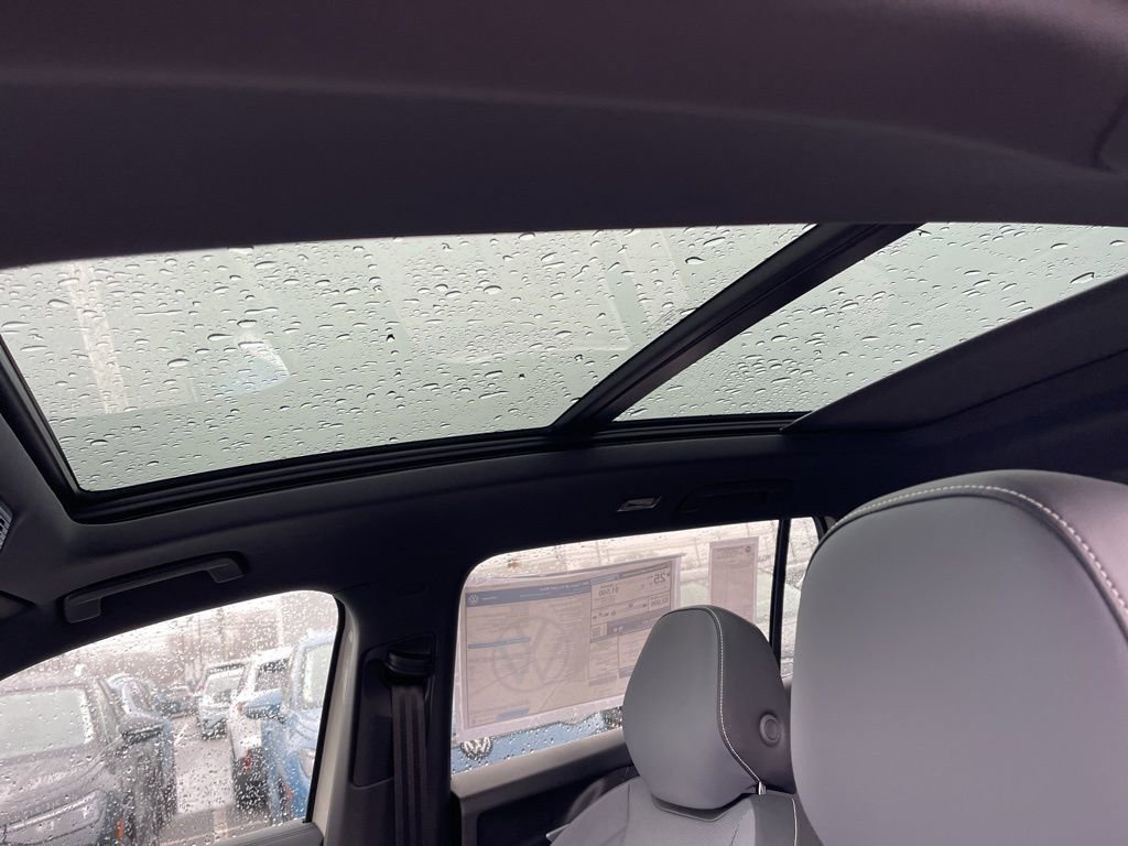 New 2026 Volkswagen Tiguan SE R-Line AWD/4WD image 17
