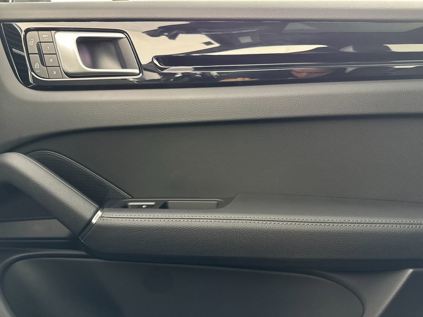 Certified 2023 Porsche Cayenne image 20