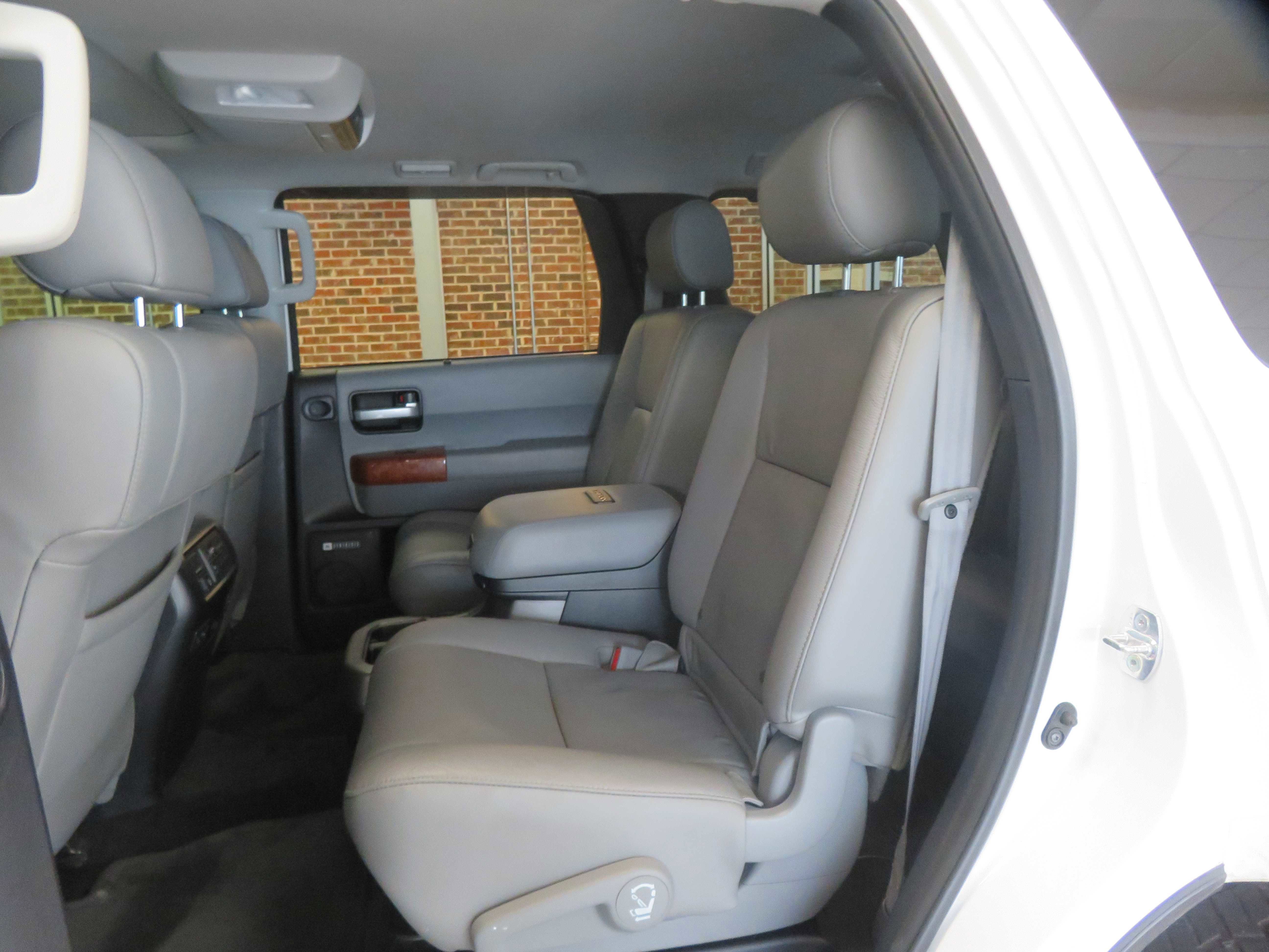 Used 2018 Toyota Sequoia Platinum AWD/4WD image 21