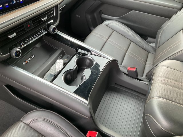 Used 2025 Chevrolet Tahoe High Country image 14