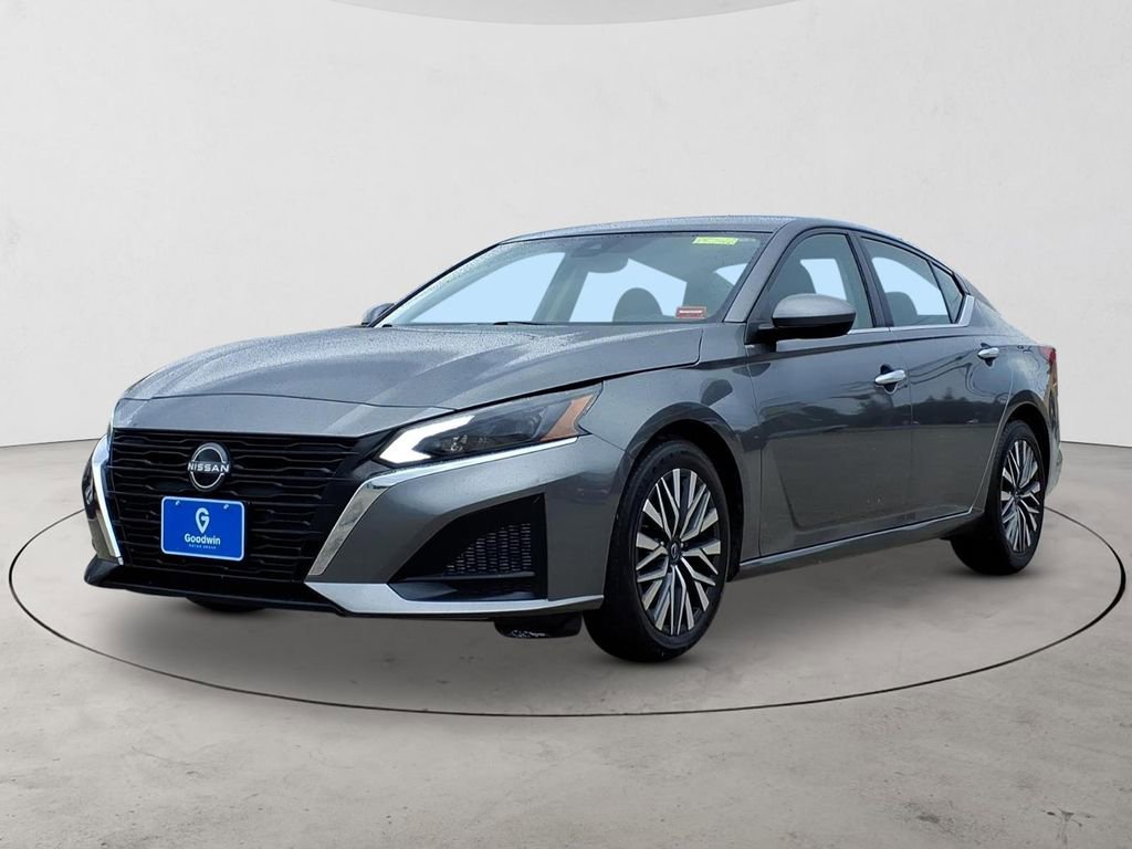 Used 2023 Nissan Altima 2.5 SV image 1