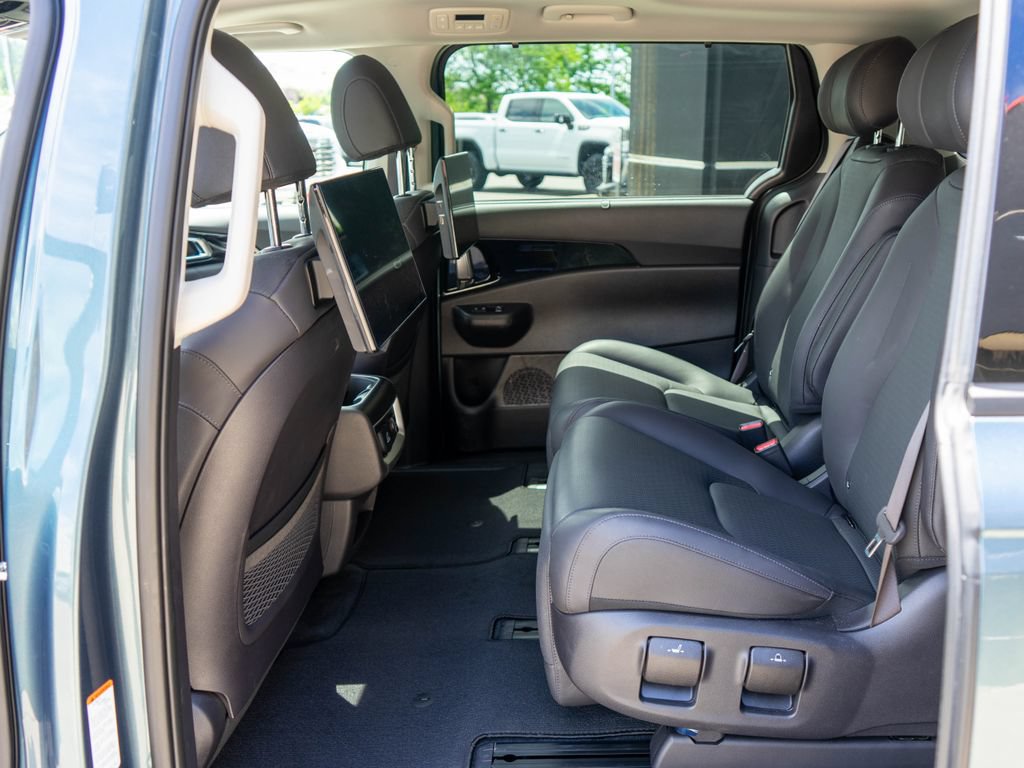 Certified 2025 Kia Carnival SX Prestige FWD image 14