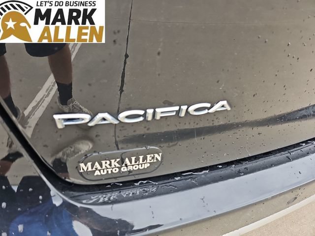 Used 2023 Chrysler Pacifica Touring-L FWD image 31