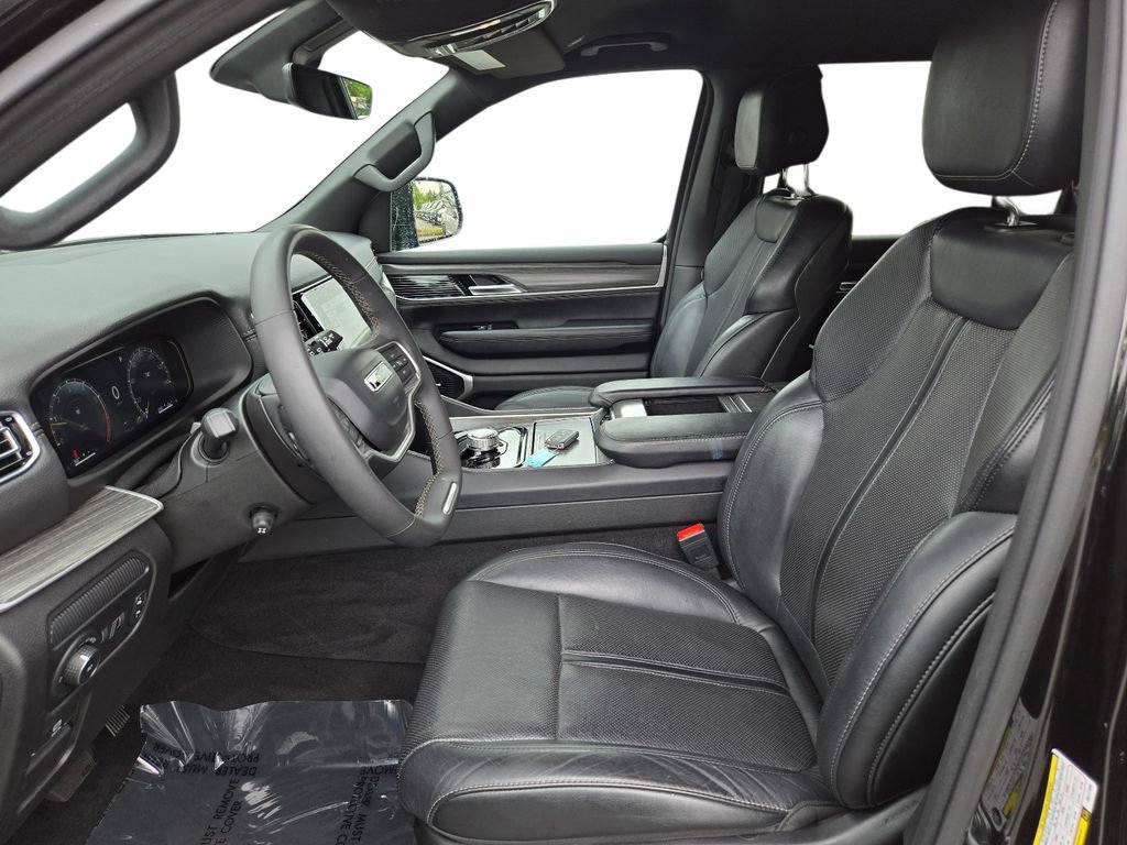 Used 2024 Jeep Wagoneer L Series II w/ Flexible Seating Group RWD image 17