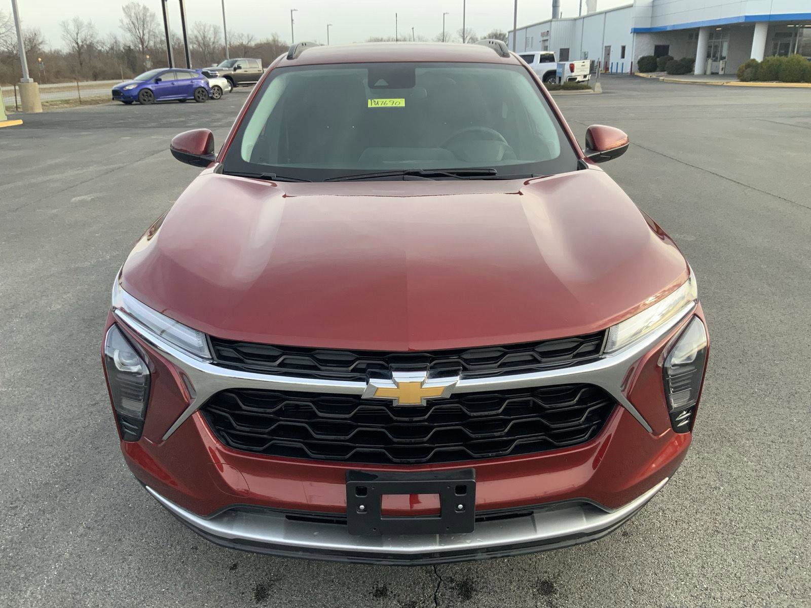 Used 2025 Chevrolet Trax LT w/ LT Convenience Package image 3