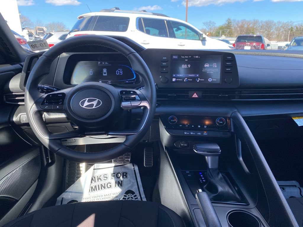New 2025 Hyundai Elantra Sport w/ Cargo Package FWD image 10