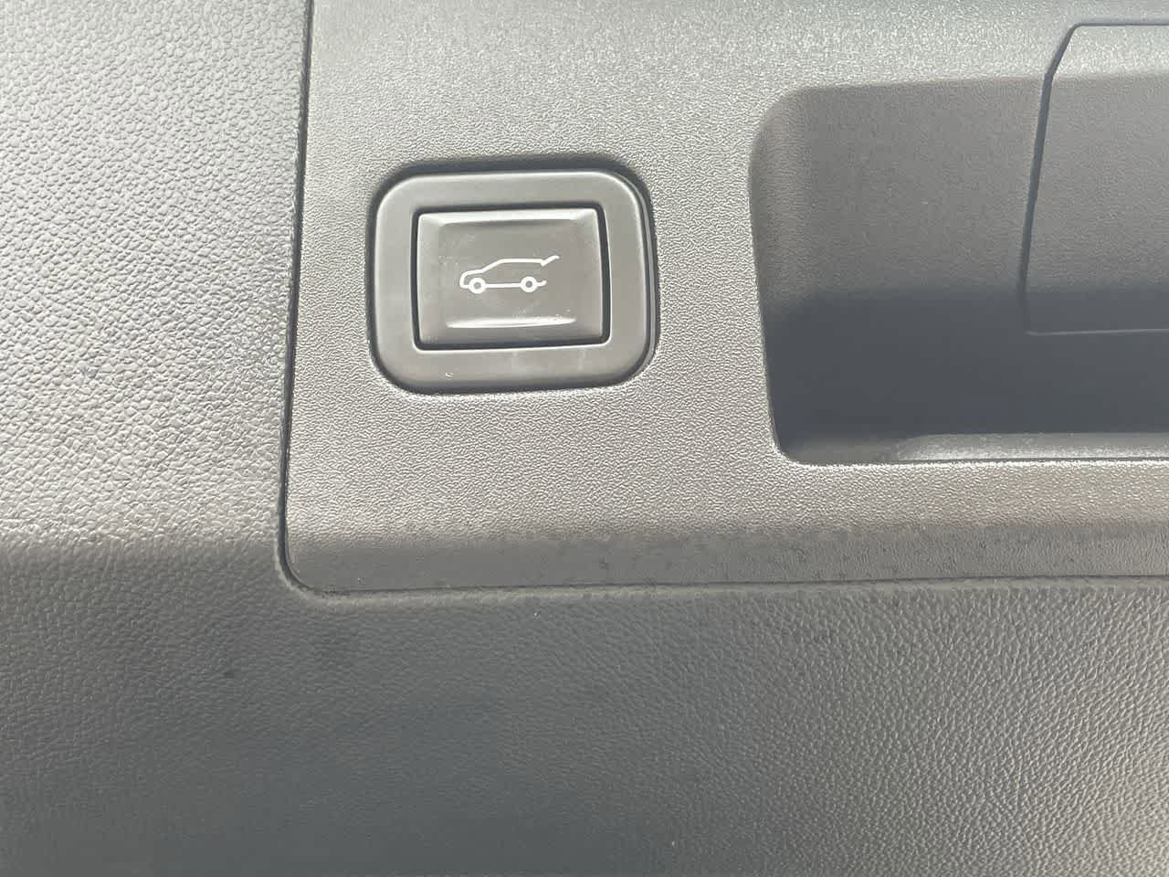 Used 2024 Cadillac XT5 Sportv w/ Technology Package AWD/4WD image 18
