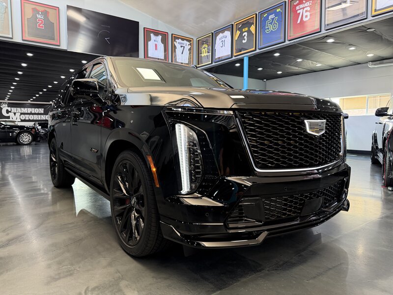 Used 2026 Cadillac Escalade V w/ LPO, ONYX Package AWD/4WD image 3