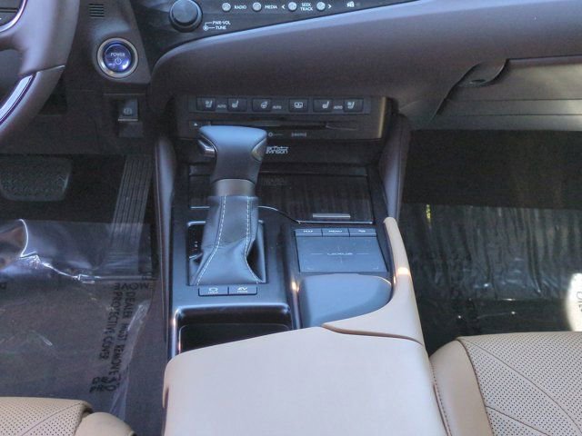 Used 2019 Lexus ES 300h Ultra Luxury w/ Accessory Package 2 image 17