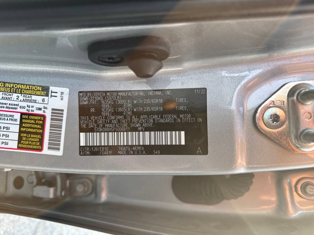 Used 2023 Toyota Highlander XLE AWD/4WD image 29