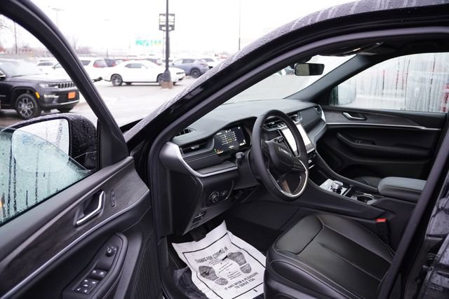 New 2025 Jeep Grand Cherokee Limited w/ Black Appearance Package image 10