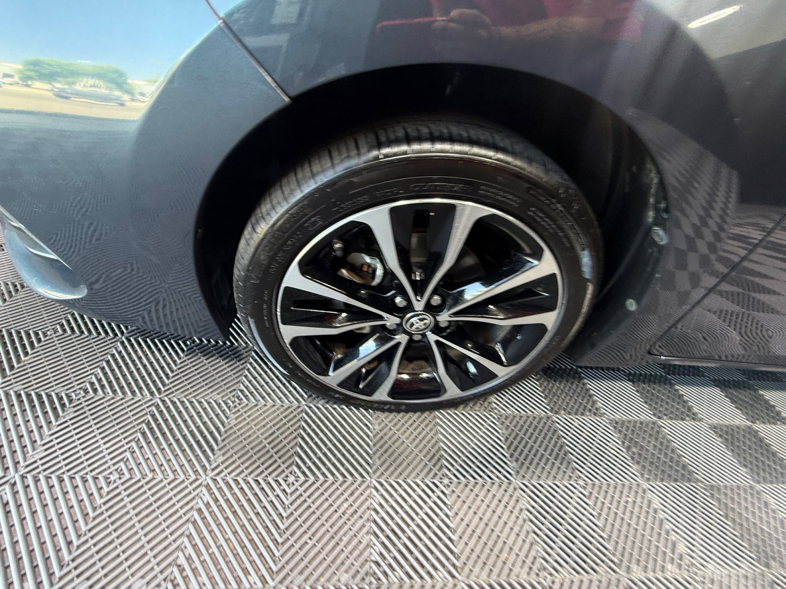 Used 2019 Toyota Corolla SE w/ Carpet Mat Package (TMS) FWD image 26