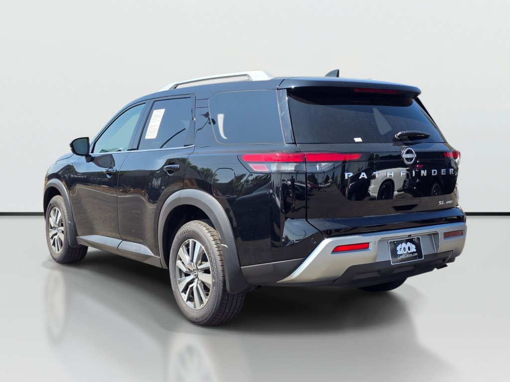 Used 2025 Nissan Pathfinder SL AWD/4WD image 3