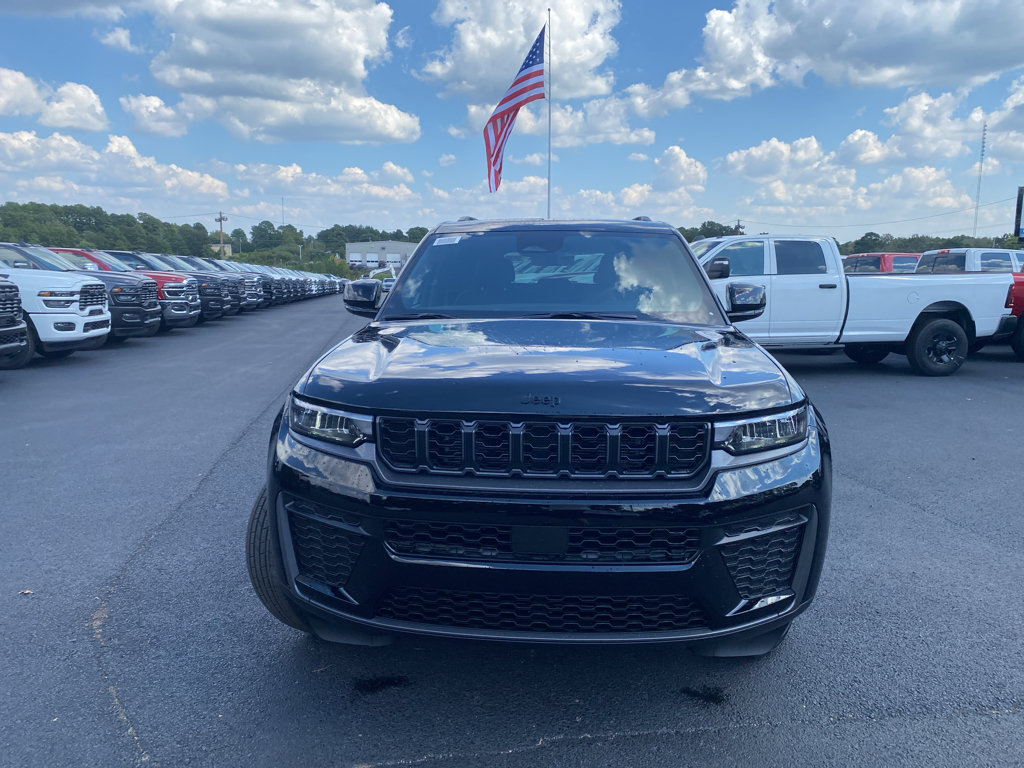 New 2027 Jeep Grand Cherokee Altitude AWD/4WD image 2