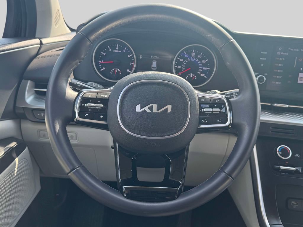 Used 2024 Kia Carnival LX FWD image 13