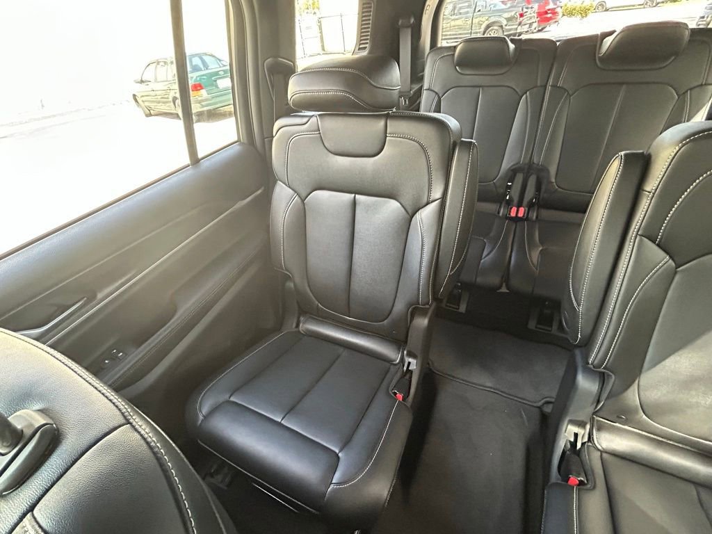 Certified 2024 Jeep Grand Cherokee L Limited RWD image 12