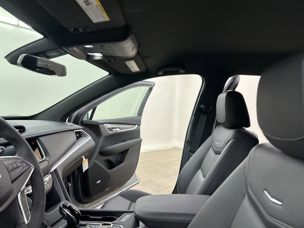 New 2025 Cadillac XT5 Luxury image 31
