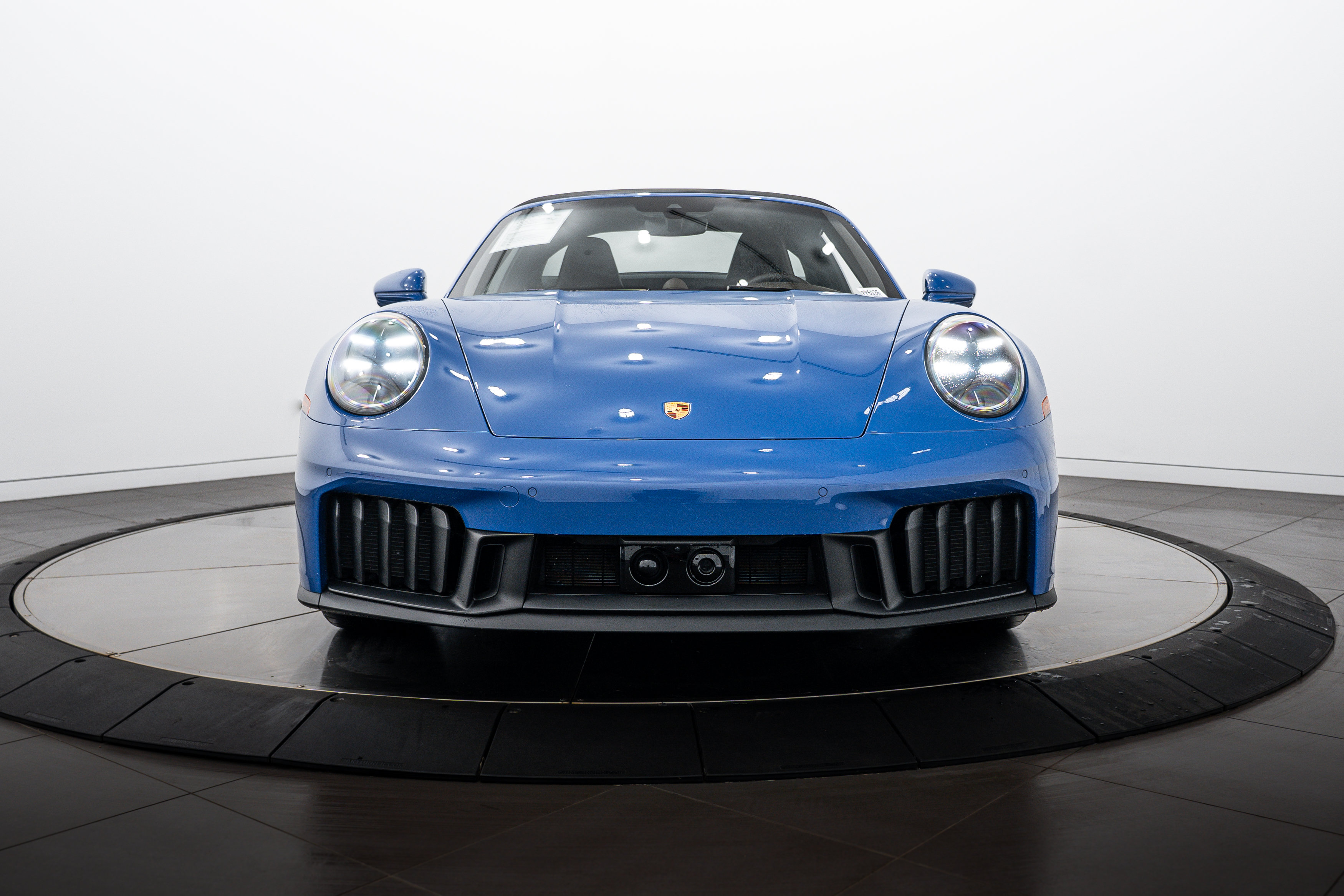 Certified 2025 Porsche 911 Targa 4 GTS AWD/4WD image 30