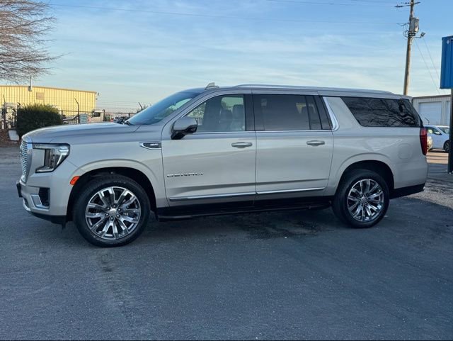 Used 2021 GMC Yukon XL Denali AWD/4WD image 4