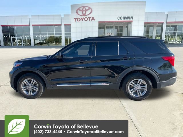 Used 2023 Ford Explorer XLT AWD/4WD image 2