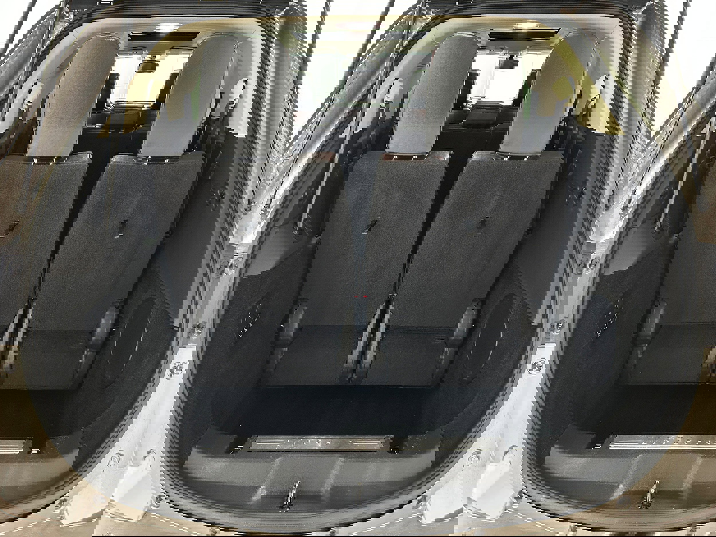 Used 2018 Lincoln MKT AWD image 35