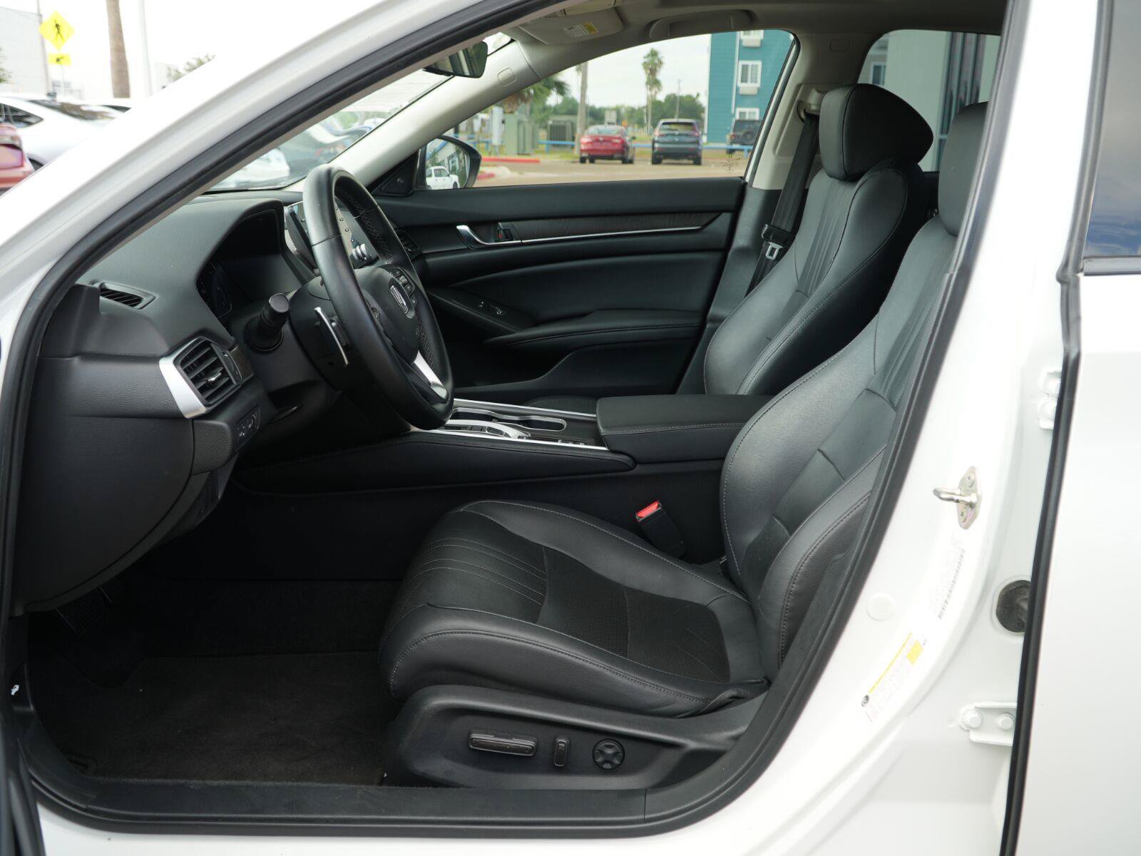 Used 2019 Honda Accord Touring image 7