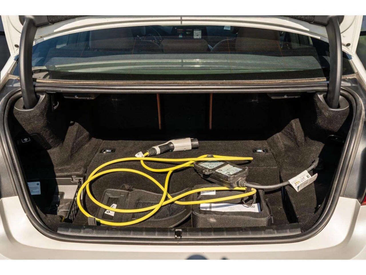 Used 2019 BMW 530e xDrive w/ Convenience Package image 34