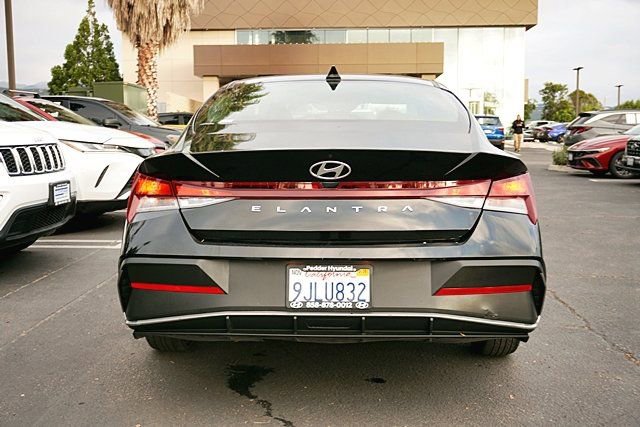 Used 2024 Hyundai Elantra SE image 8
