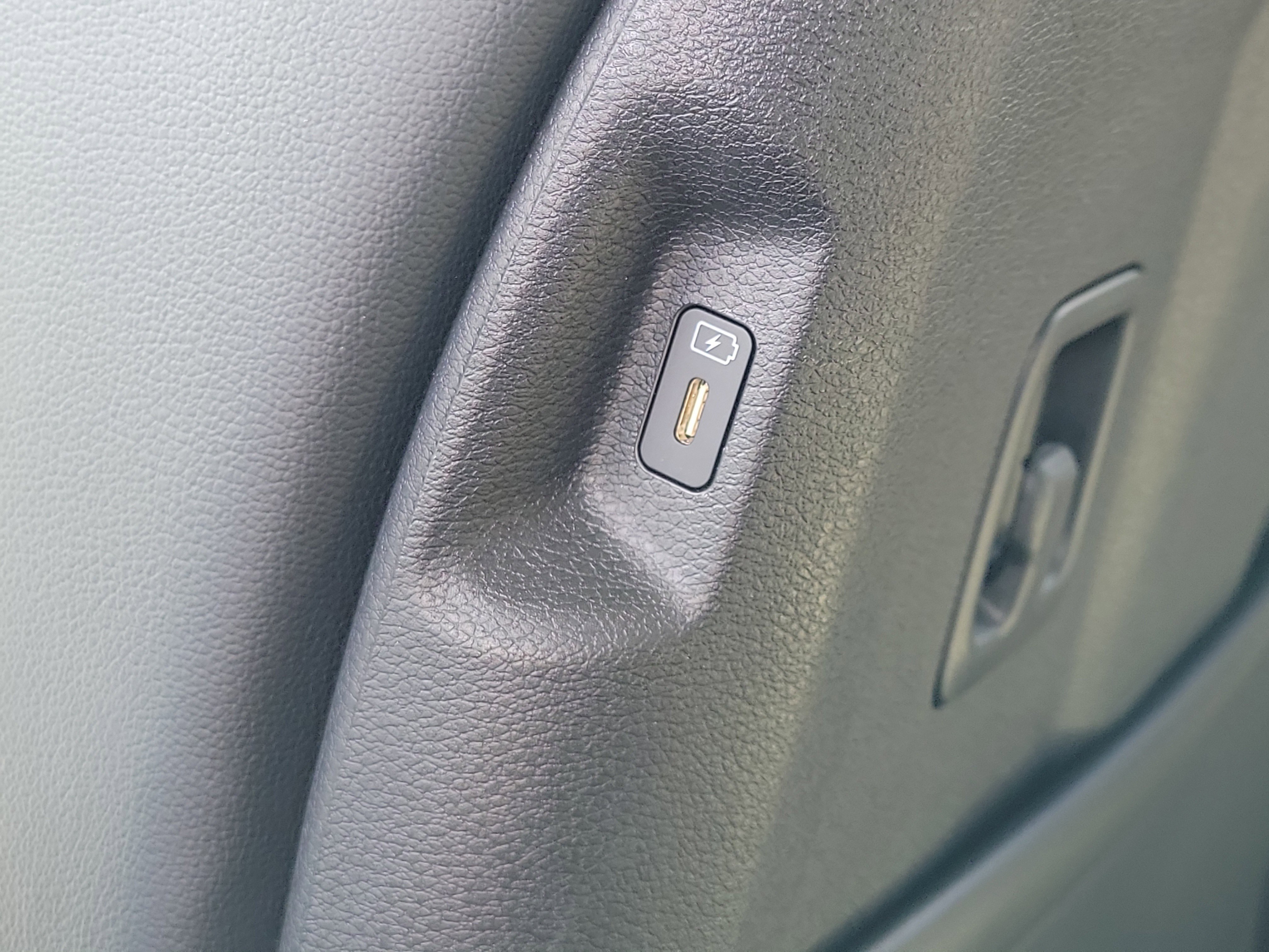 Used 2023 Kia Sportage EX image 16