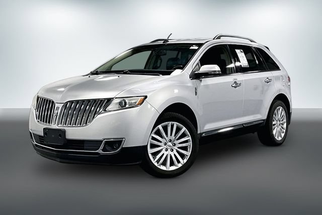Used 2013 Lincoln MKX FWD image 3