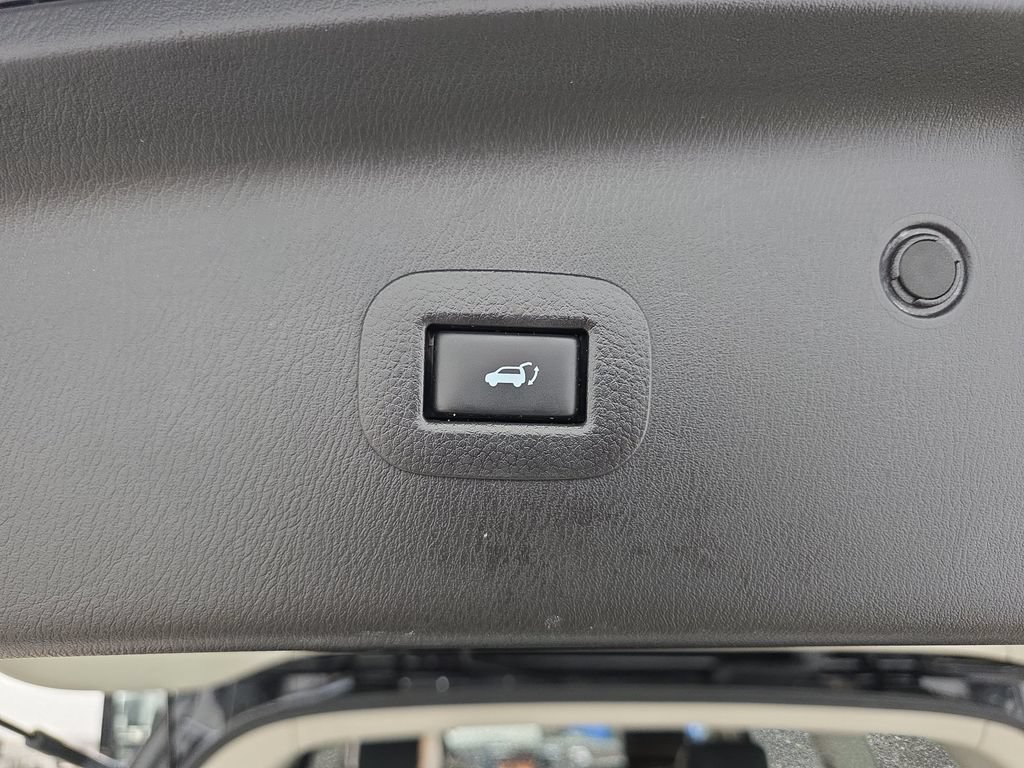 Used 2017 INFINITI QX80 4WD w/ Driver Assistance Package image 36