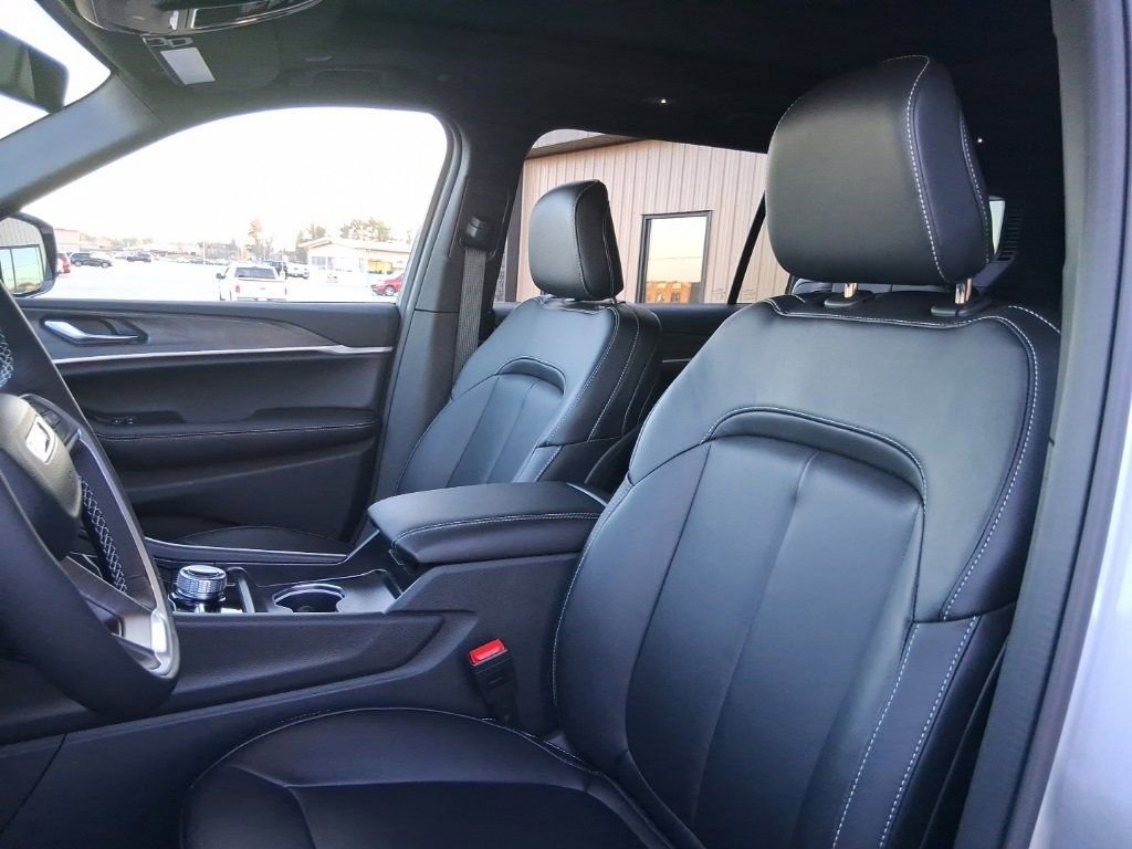 New 2025 Jeep Grand Cherokee L Limited w/ Trailer Tow Package image 6